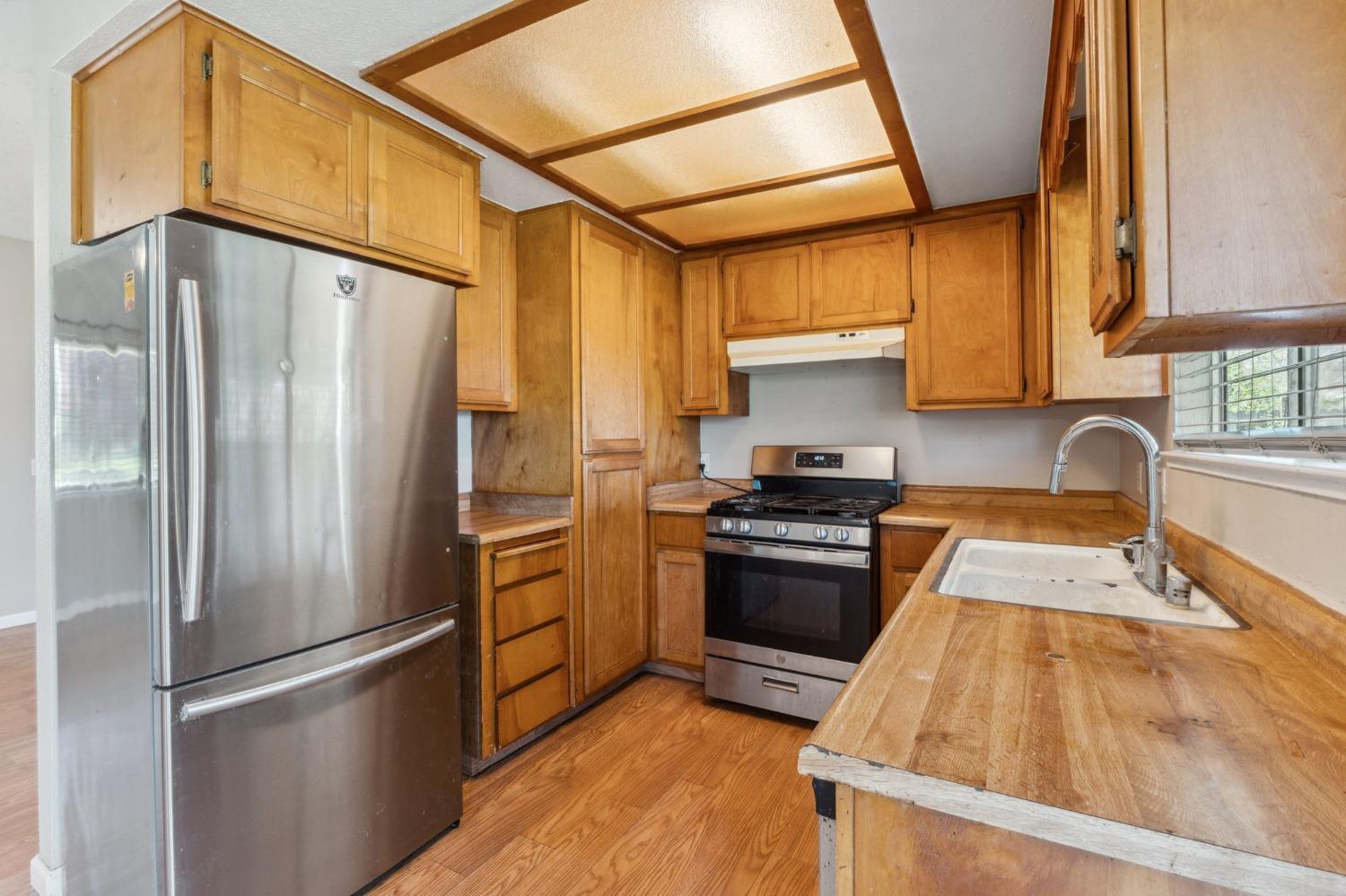 704 Rosehill Dr, Chowchilla, CA 93610