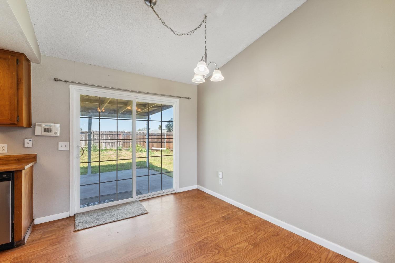 704 Rosehill Dr, Chowchilla, CA 93610