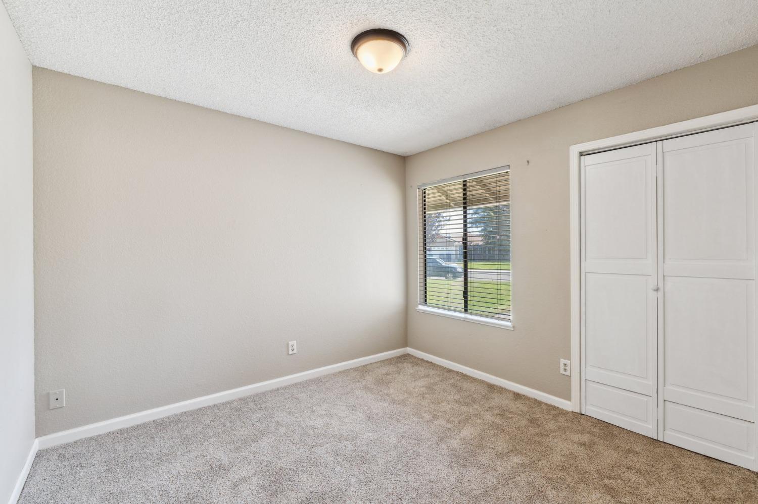 704 Rosehill Dr, Chowchilla, CA 93610