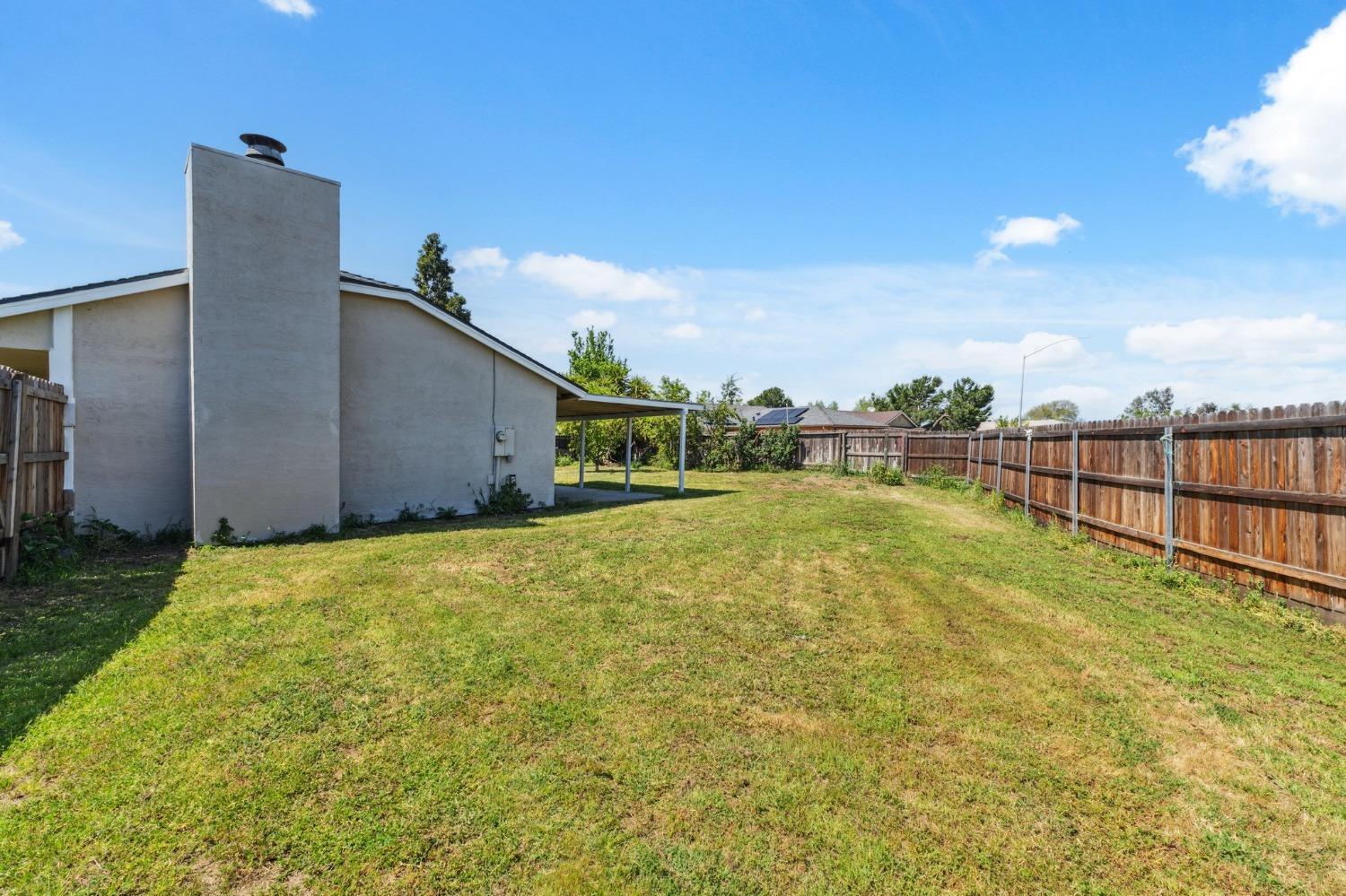 704 Rosehill Dr, Chowchilla, CA 93610