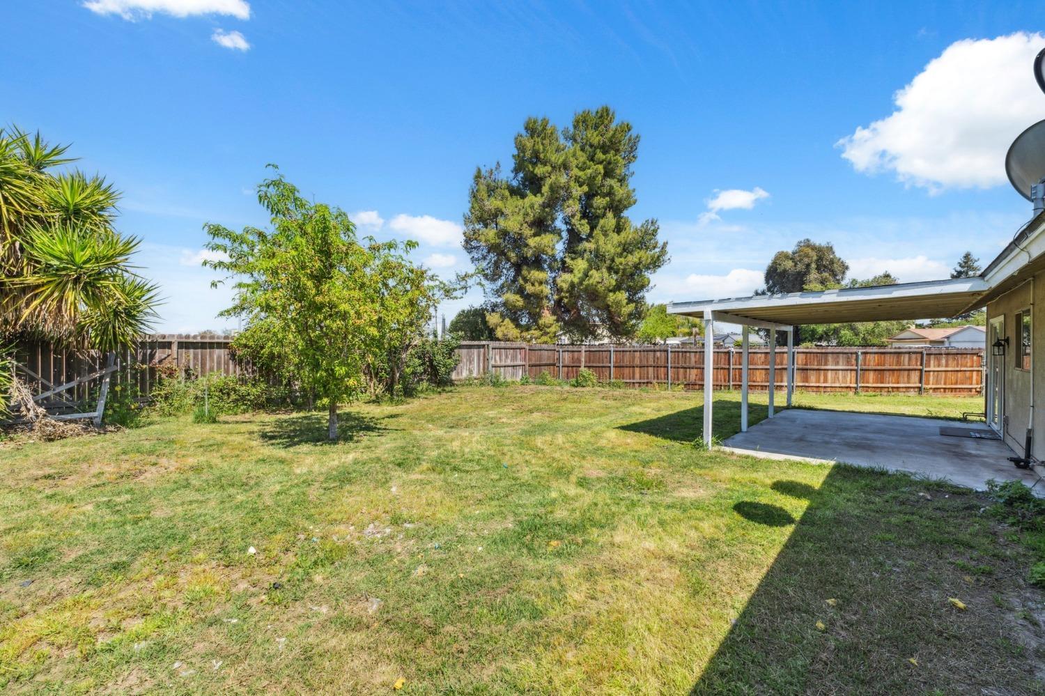 704 Rosehill Dr, Chowchilla, CA 93610