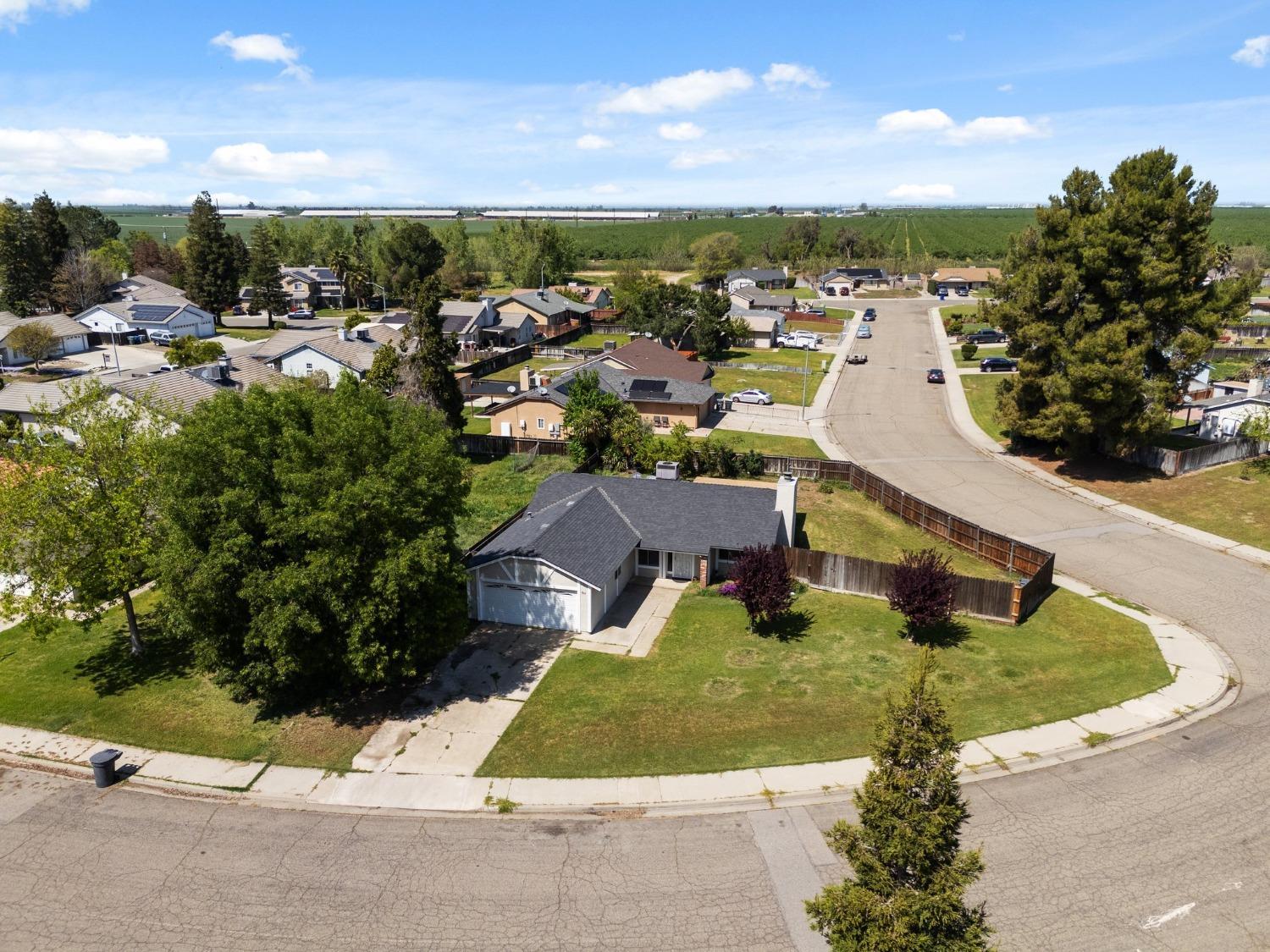 704 Rosehill Dr, Chowchilla, CA 93610