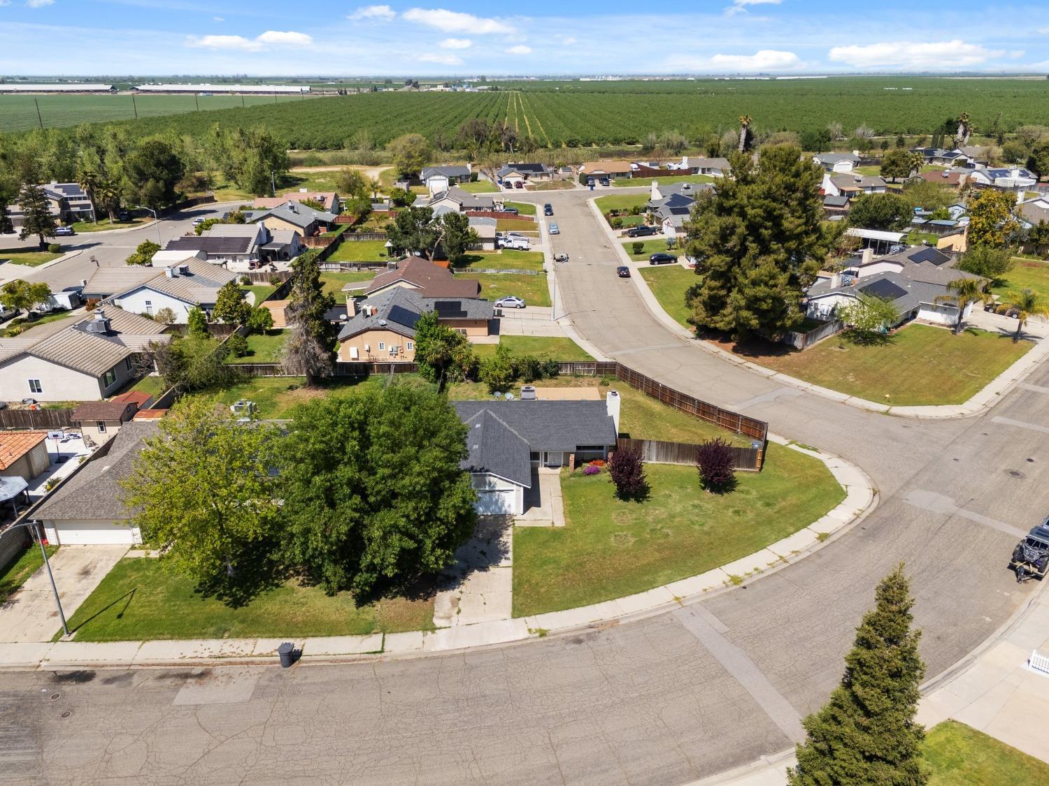 704 Rosehill Dr, Chowchilla, CA 93610