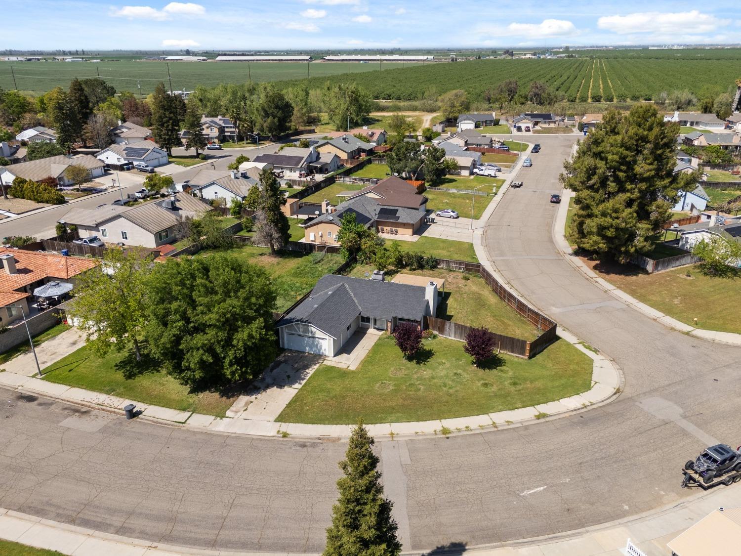 704 Rosehill Dr, Chowchilla, CA 93610