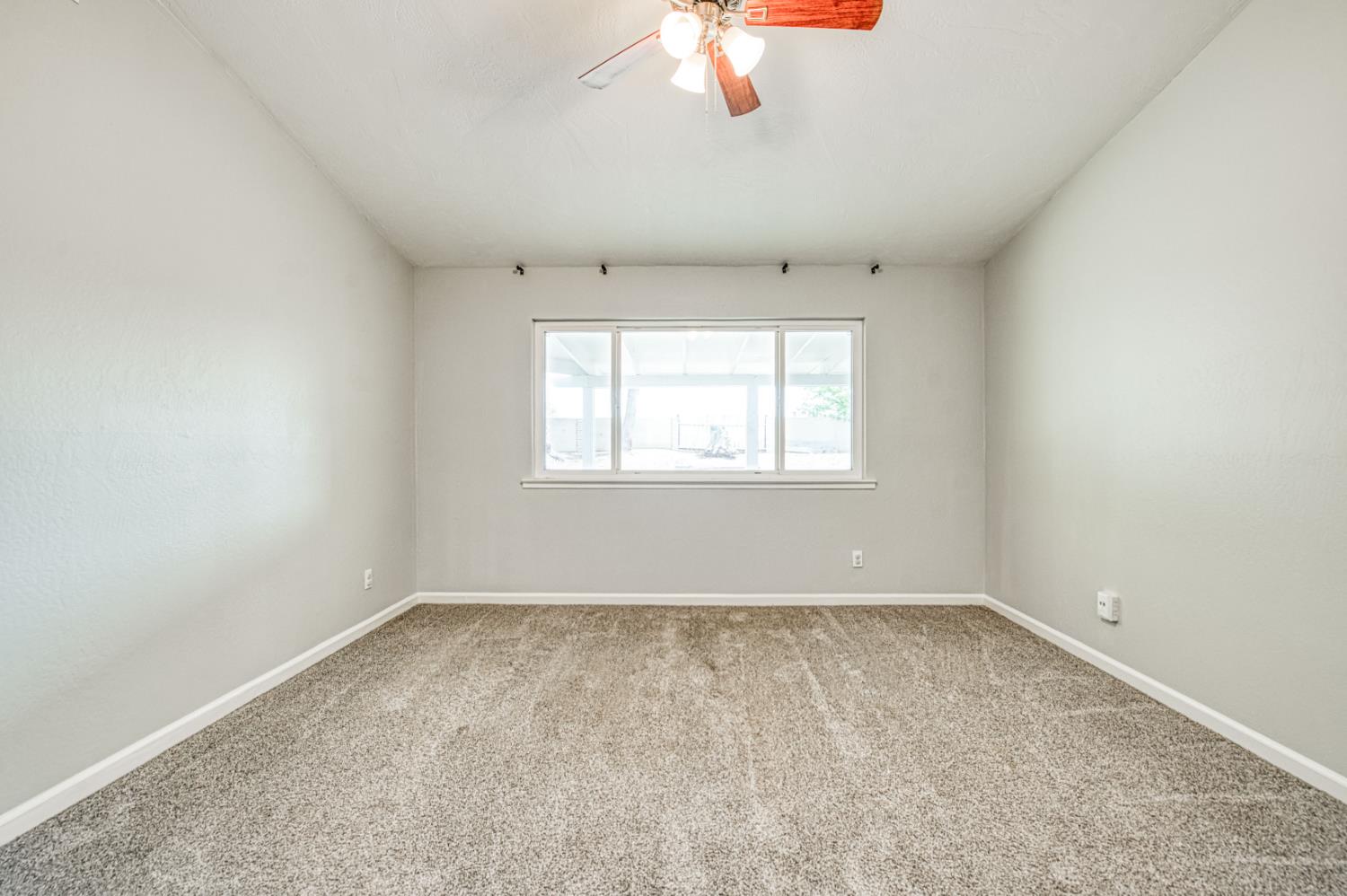 8228 N Calaveras St, Fresno, CA 93711