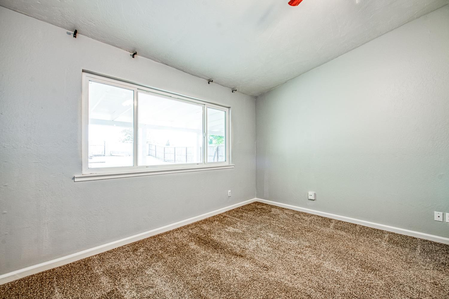 8228 N Calaveras St, Fresno, CA 93711