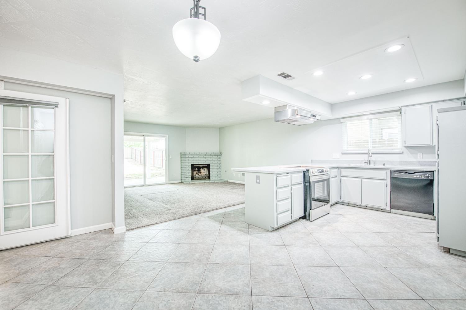 8228 N Calaveras St, Fresno, CA 93711