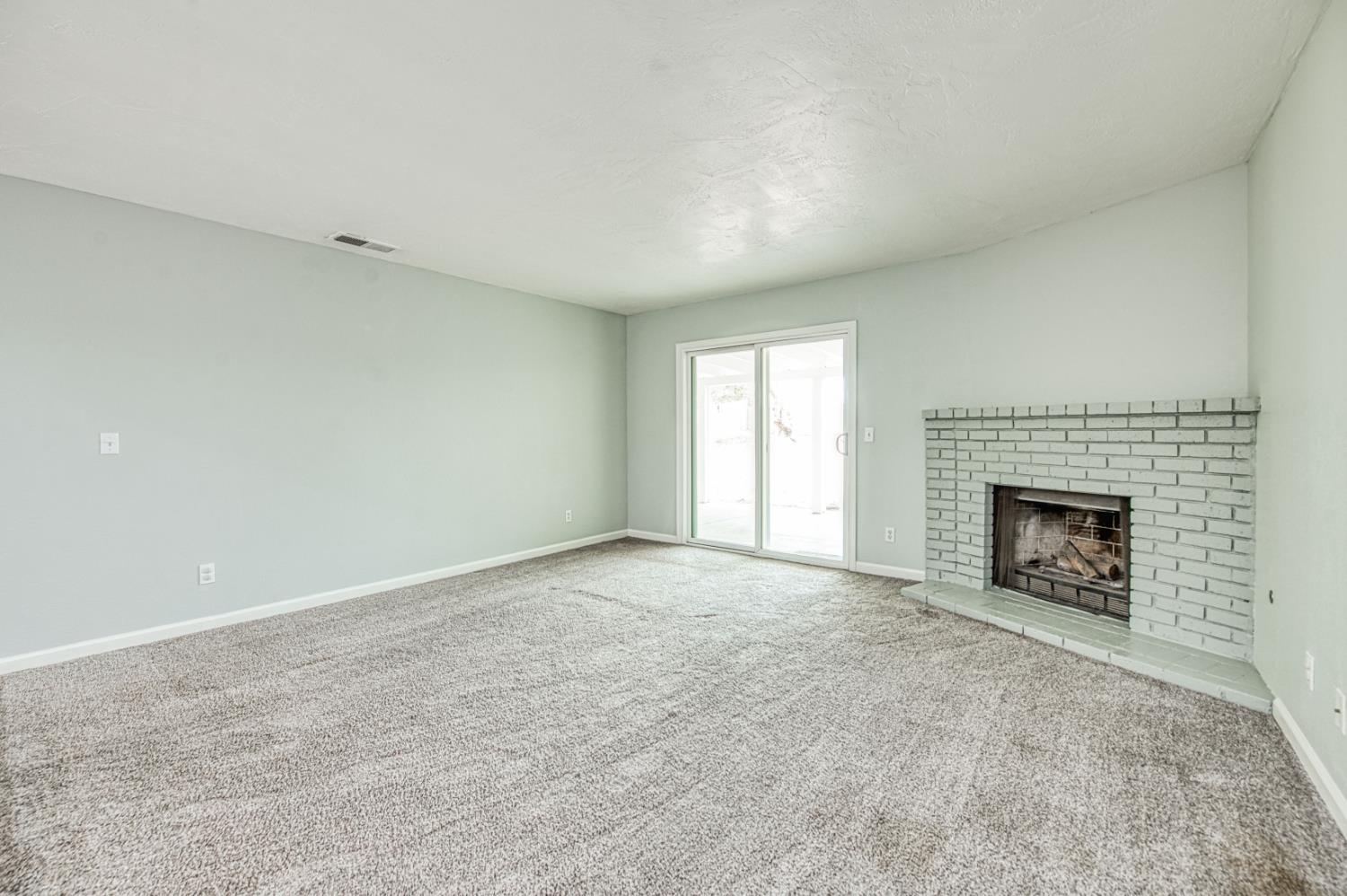 8228 N Calaveras St, Fresno, CA 93711