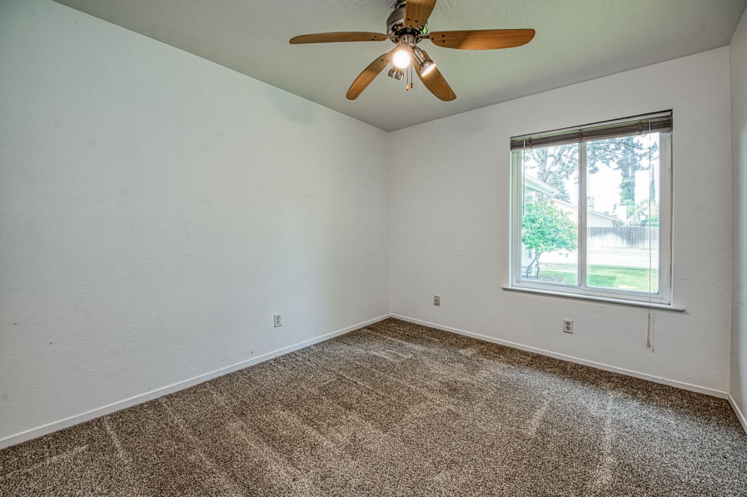 8228 N Calaveras St, Fresno, CA 93711