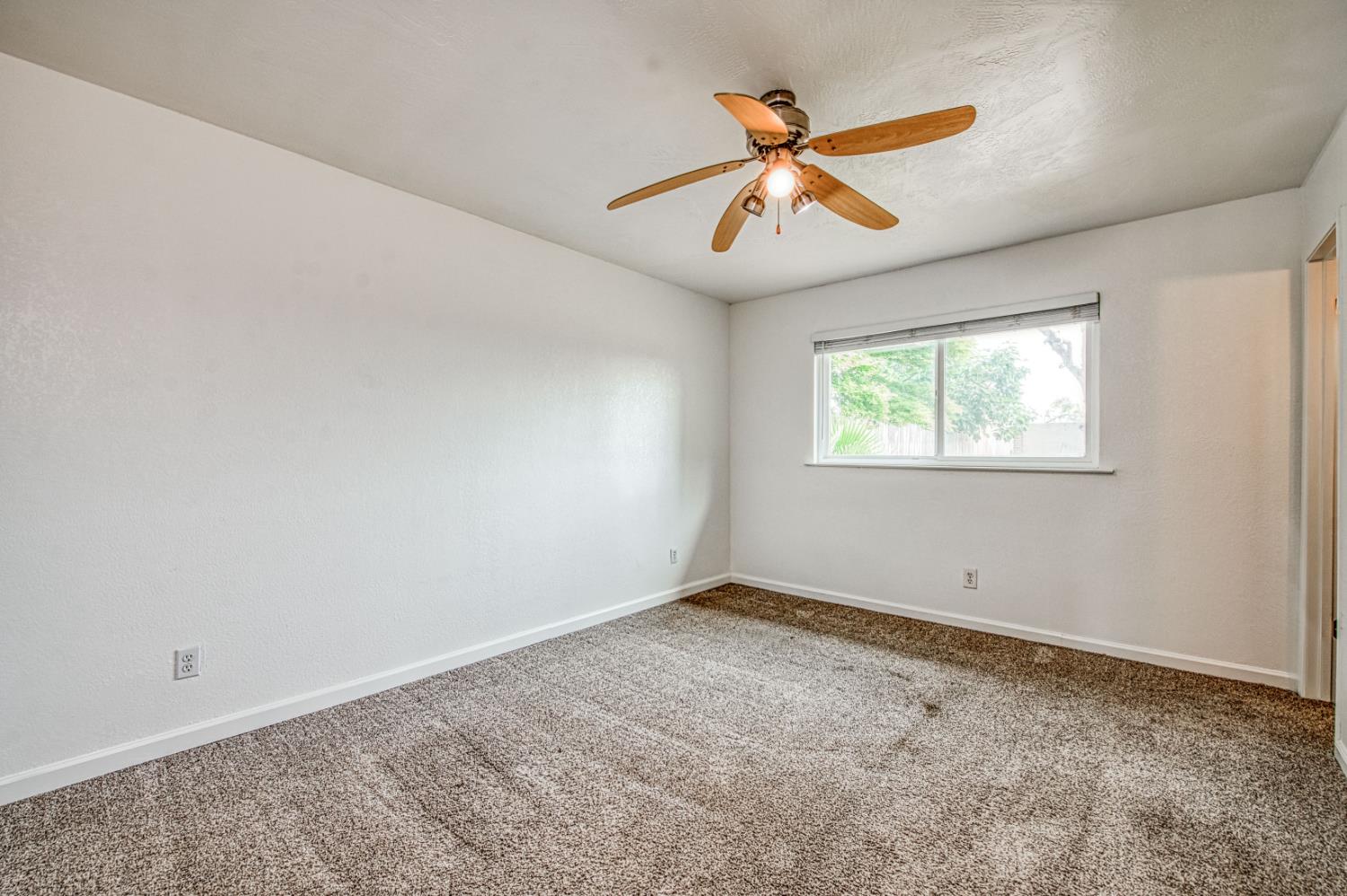 8228 N Calaveras St, Fresno, CA 93711