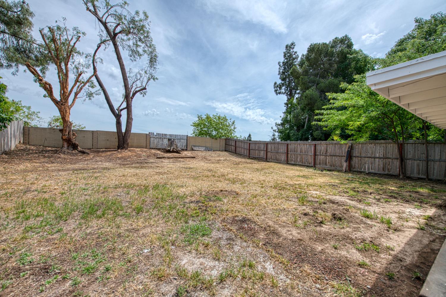 8228 N Calaveras St, Fresno, CA 93711