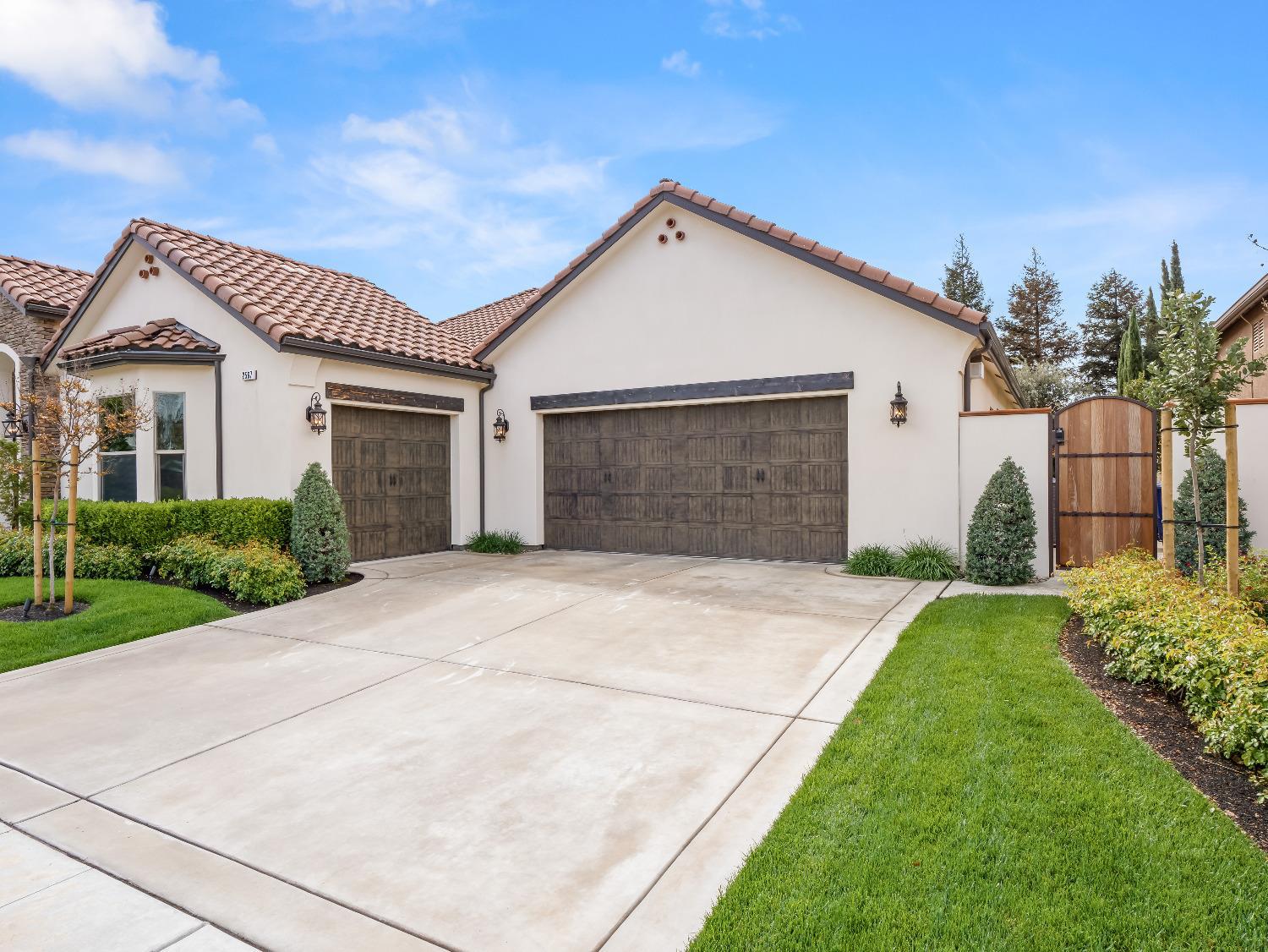 2567 E Sarazen Ave, Fresno, CA 93730