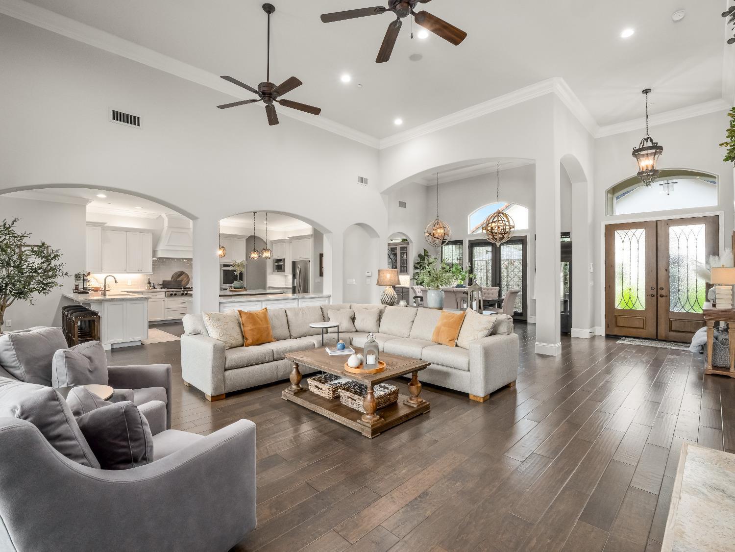 2567 E Sarazen Ave, Fresno, CA 93730