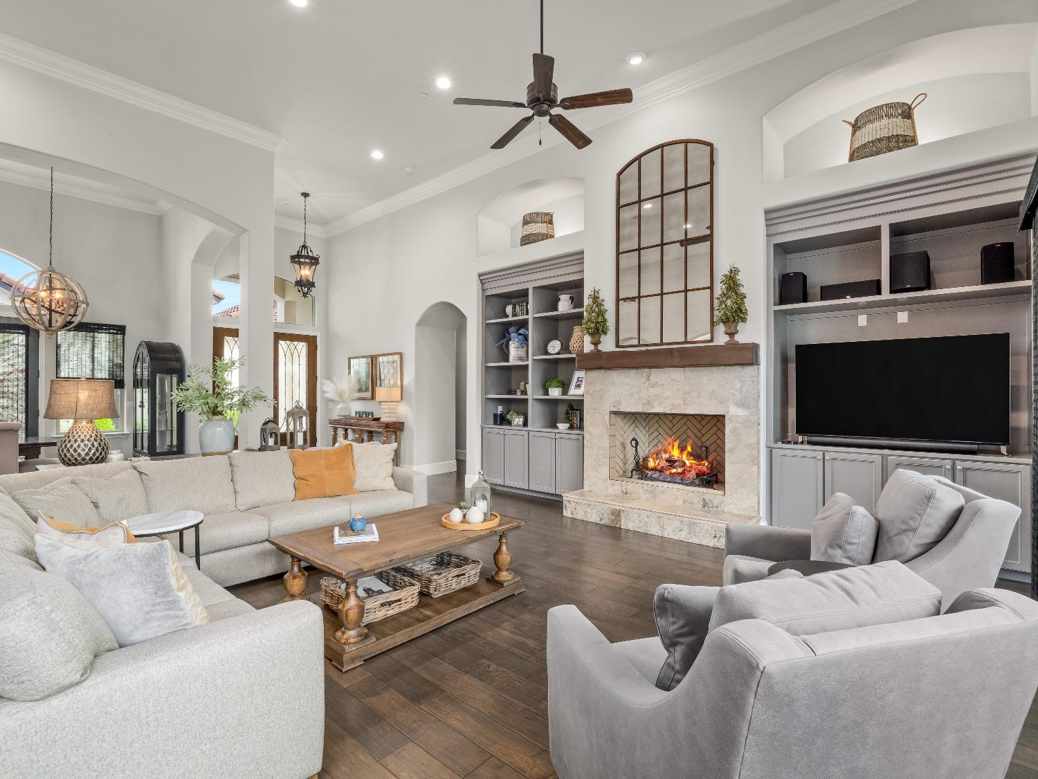 2567 E Sarazen Ave, Fresno, CA 93730