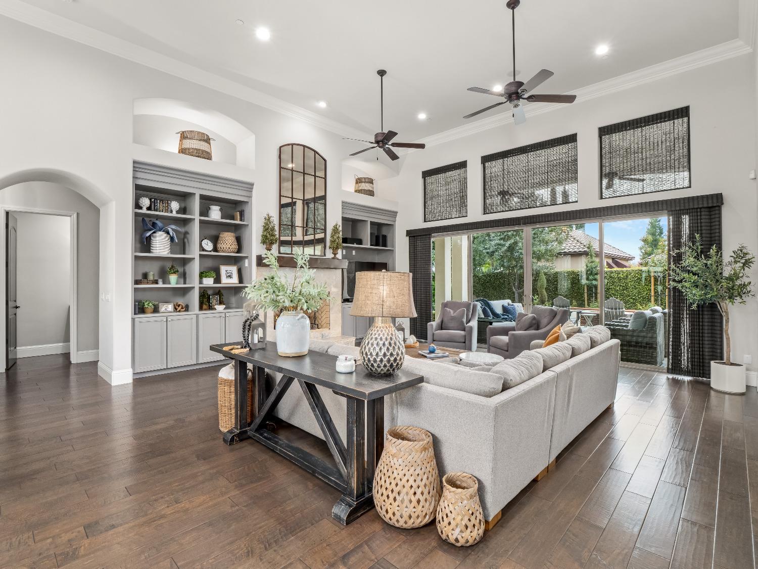 2567 E Sarazen Ave, Fresno, CA 93730