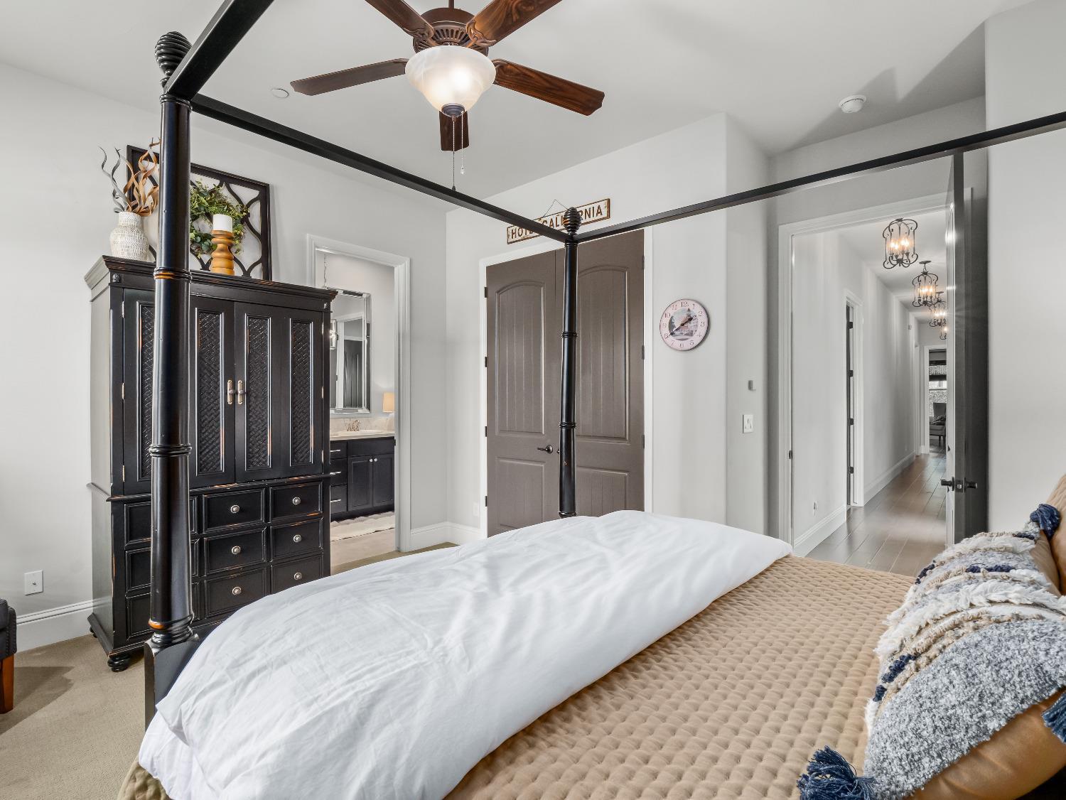 2567 E Sarazen Ave, Fresno, CA 93730