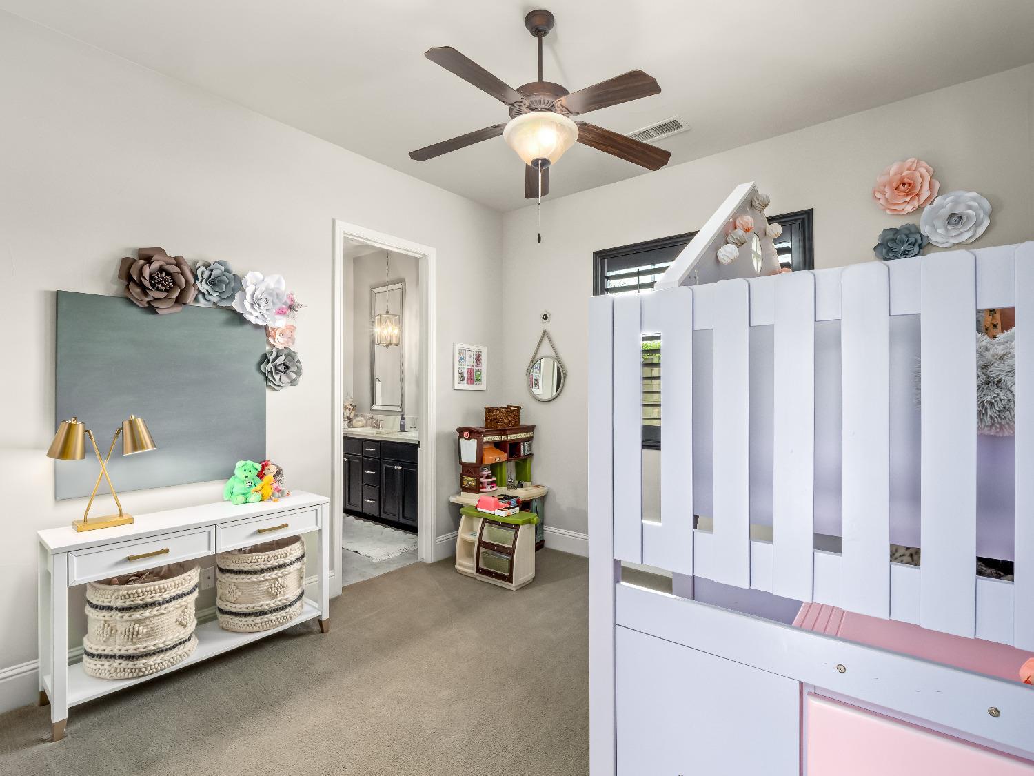 2567 E Sarazen Ave, Fresno, CA 93730