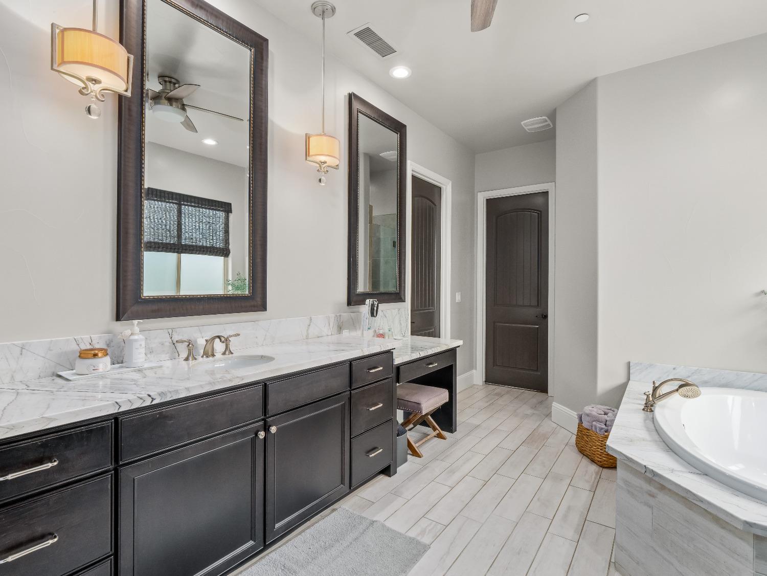 2567 E Sarazen Ave, Fresno, CA 93730