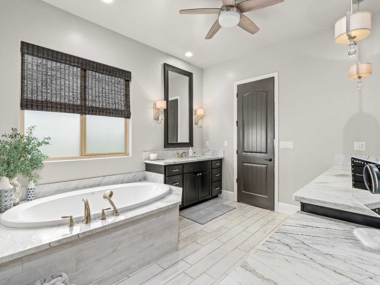 2567 E Sarazen Ave, Fresno, CA 93730