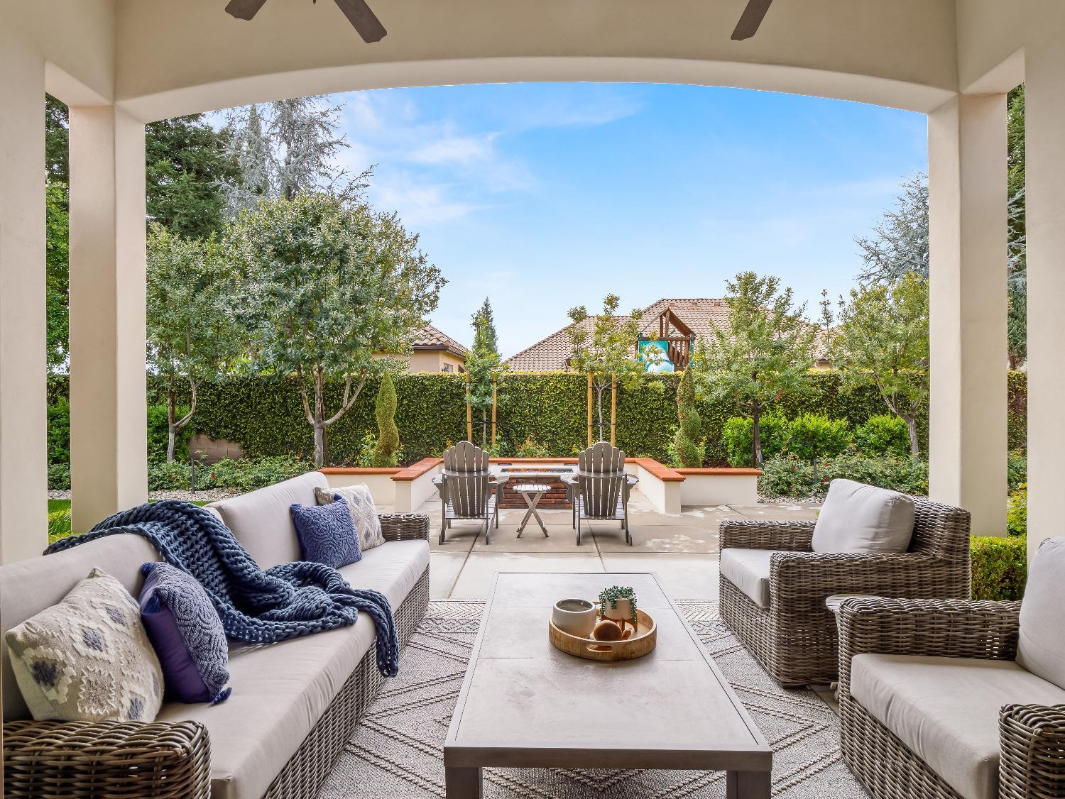 2567 E Sarazen Ave, Fresno, CA 93730