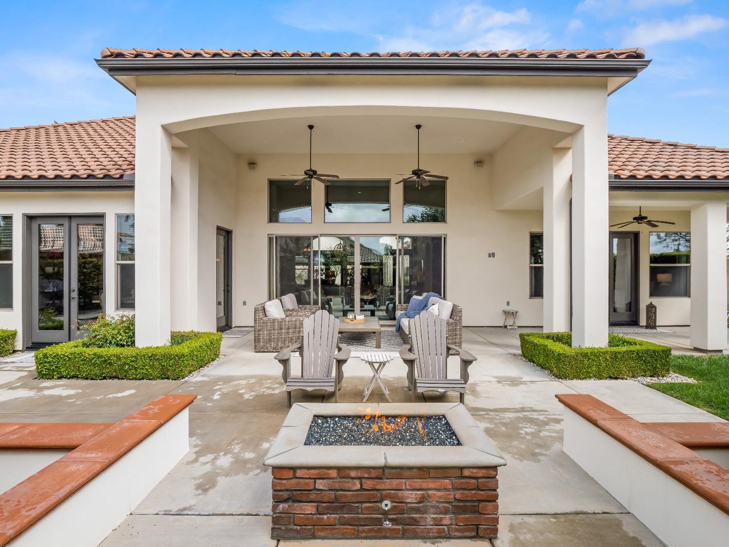 2567 E Sarazen Ave, Fresno, CA 93730