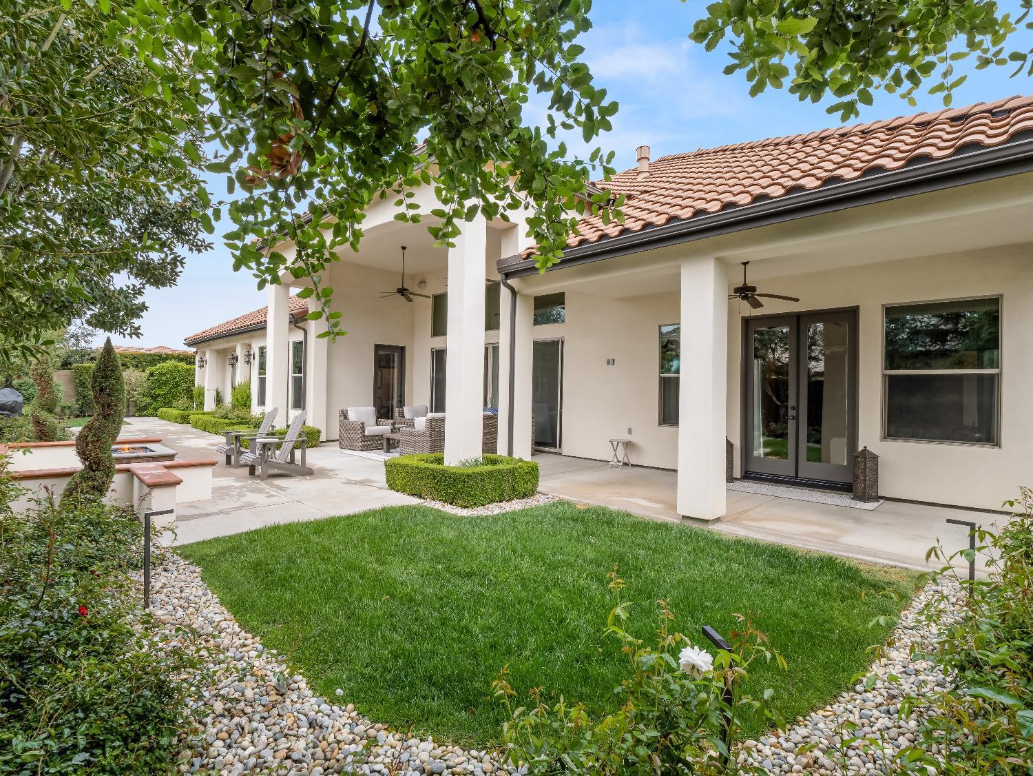 2567 E Sarazen Ave, Fresno, CA 93730