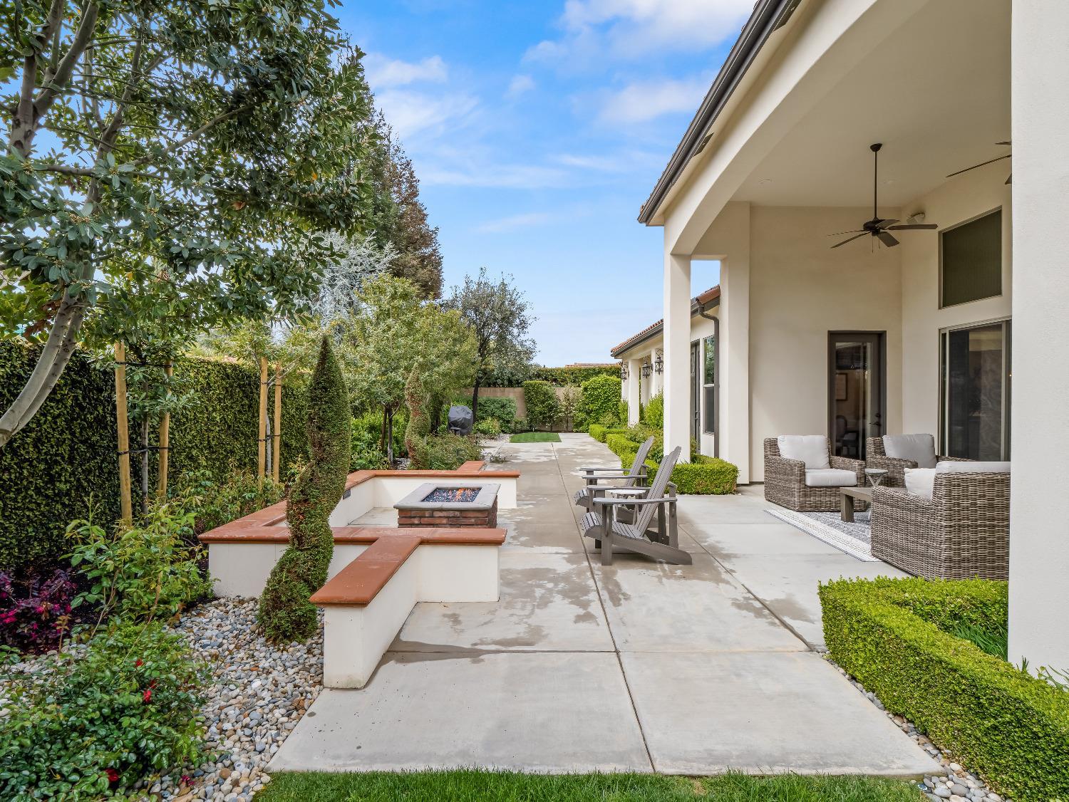 2567 E Sarazen Ave, Fresno, CA 93730