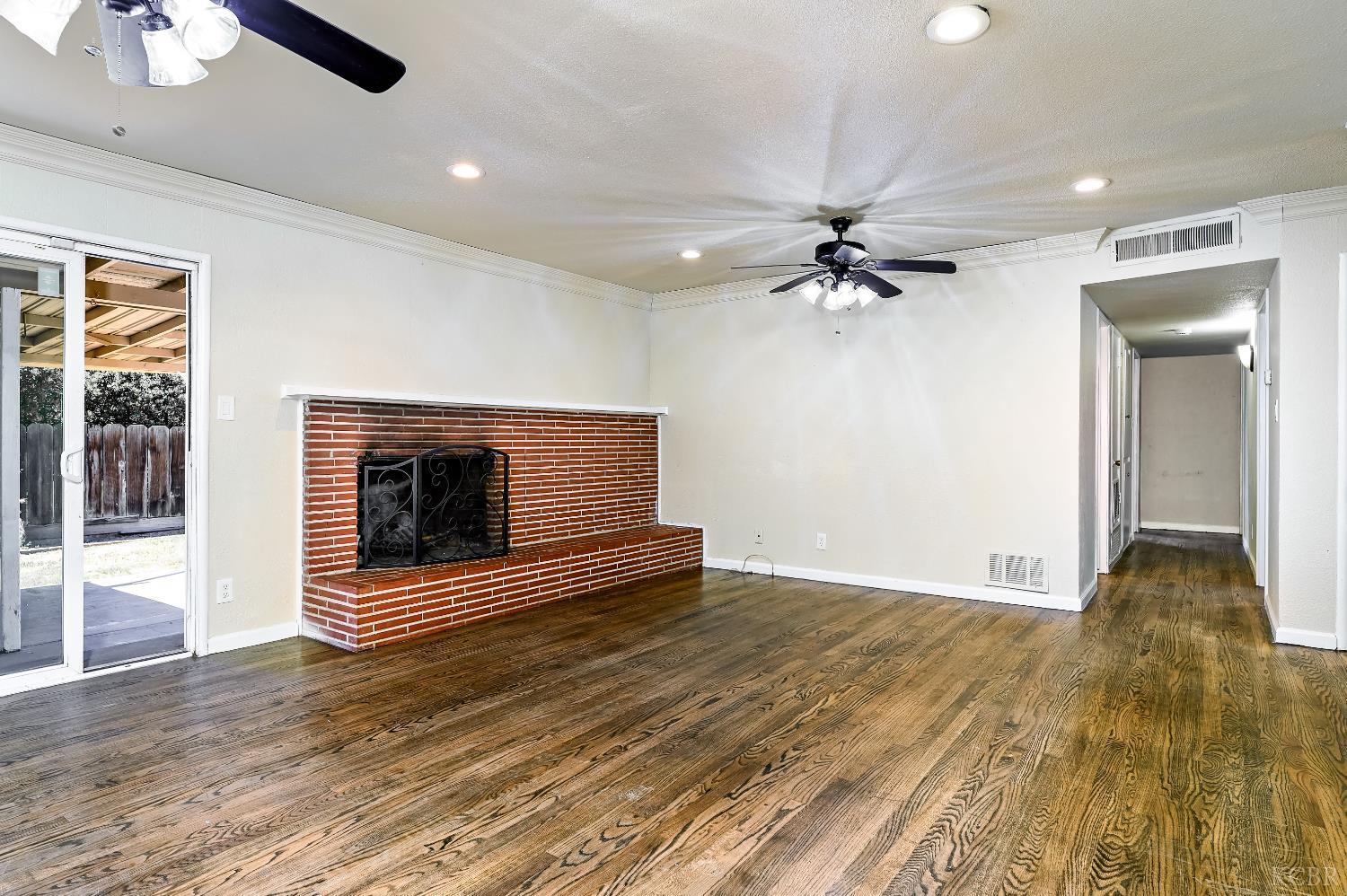 2109 N Kensington Way, Hanford, CA 93230