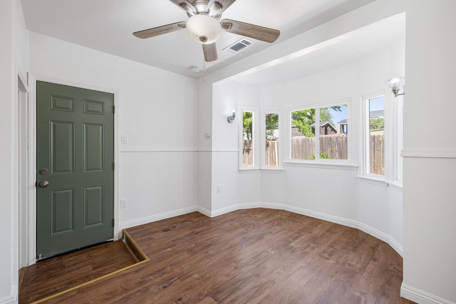 210 E Bush St, Lemoore, CA 93245