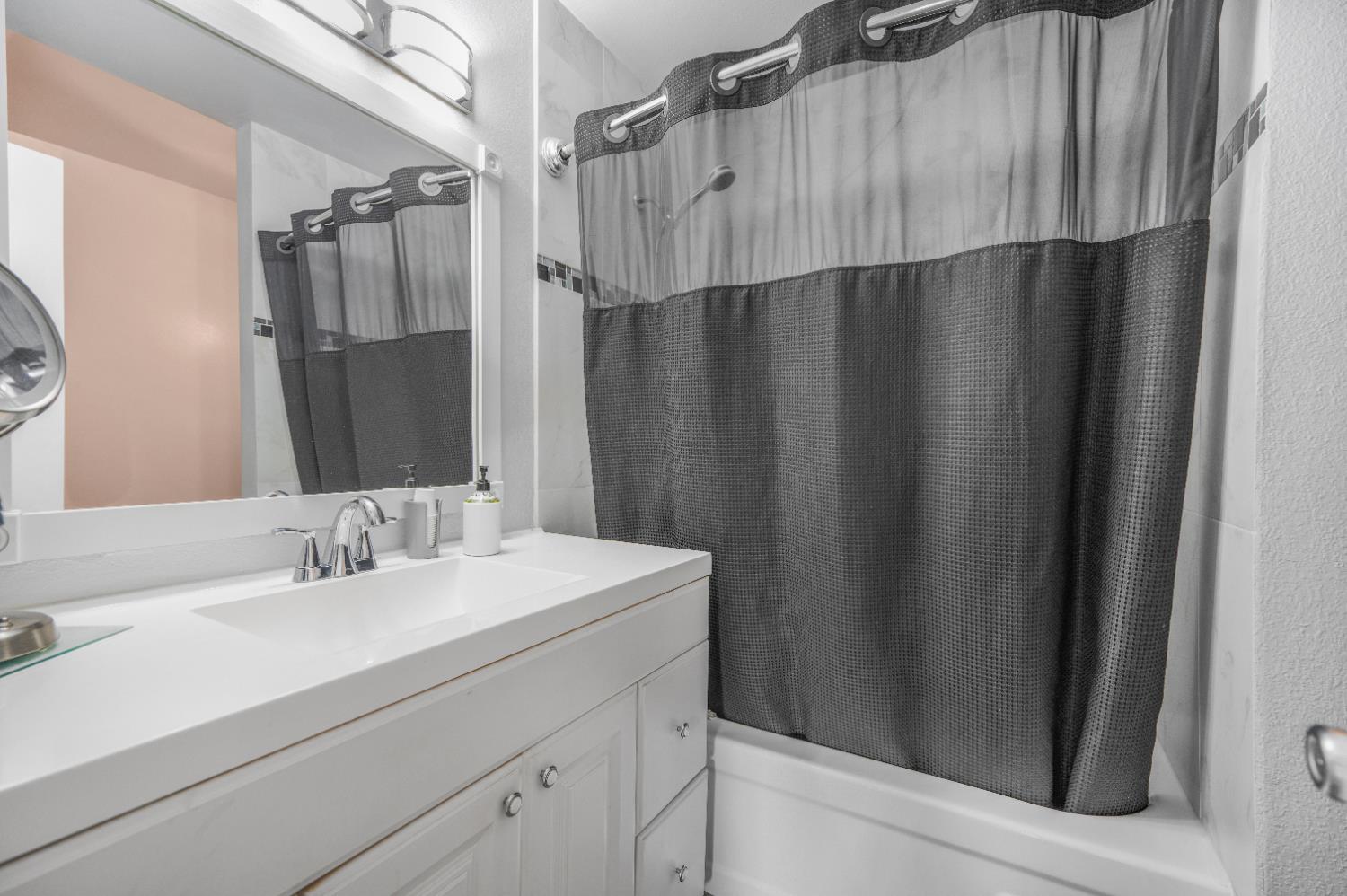 2819 W Indianapolis Ave, Fresno, CA 93705