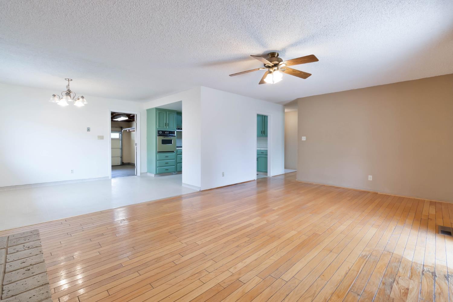 2158 E Palo Alto Ave, Fresno, CA 93710