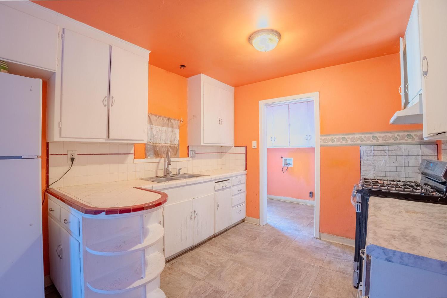 513 E Tulare St, Avenal, CA 93204