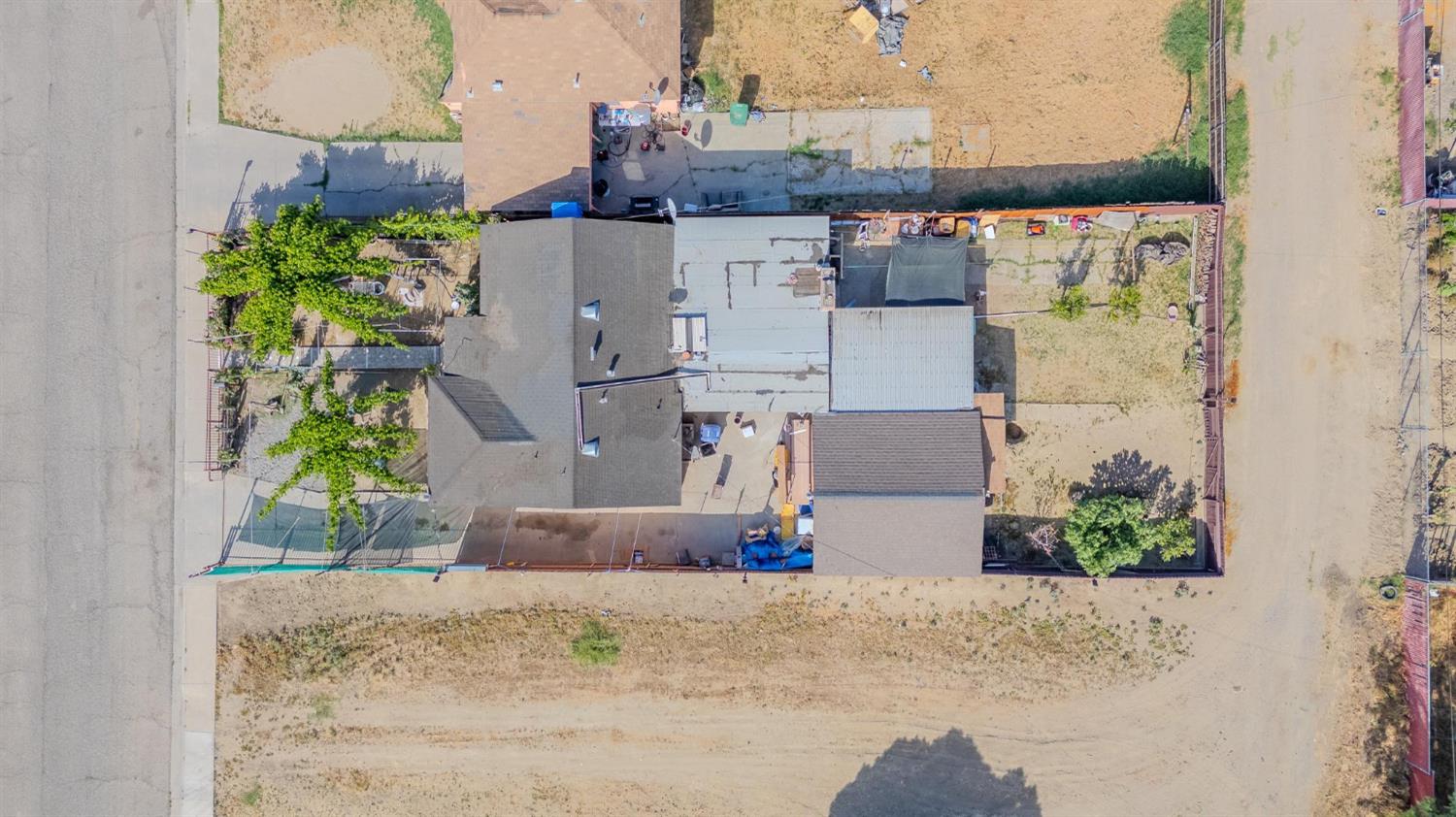 513 E Tulare St, Avenal, CA 93204