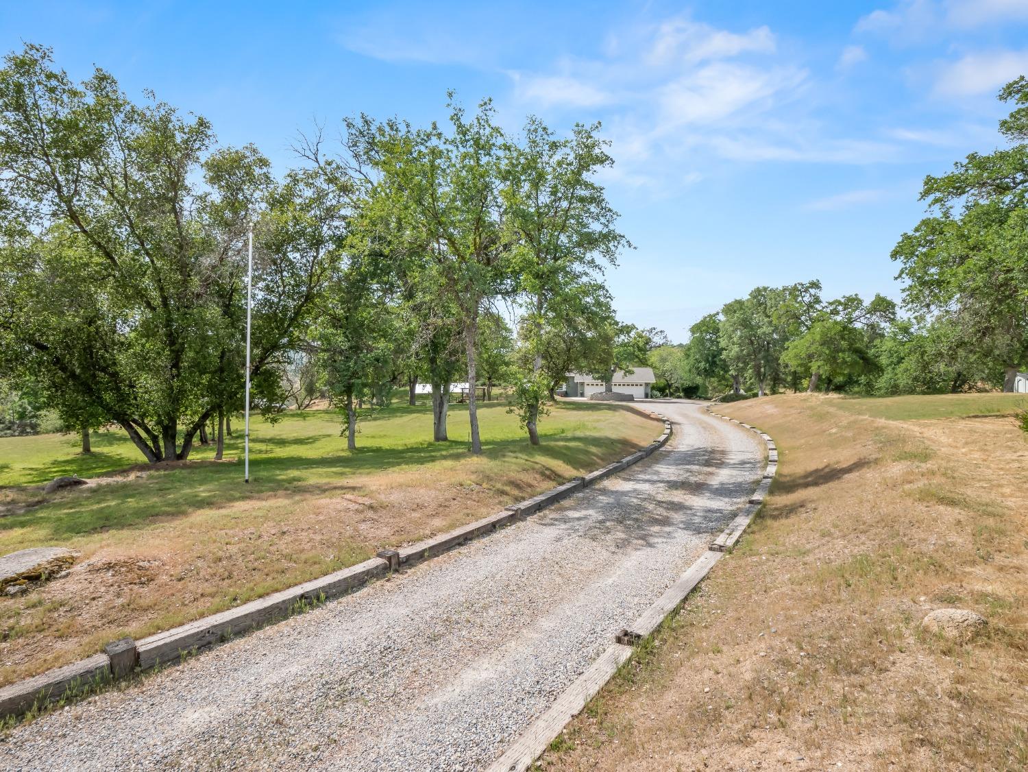 41797 River Knolls Way, Coarsegold, CA 93614