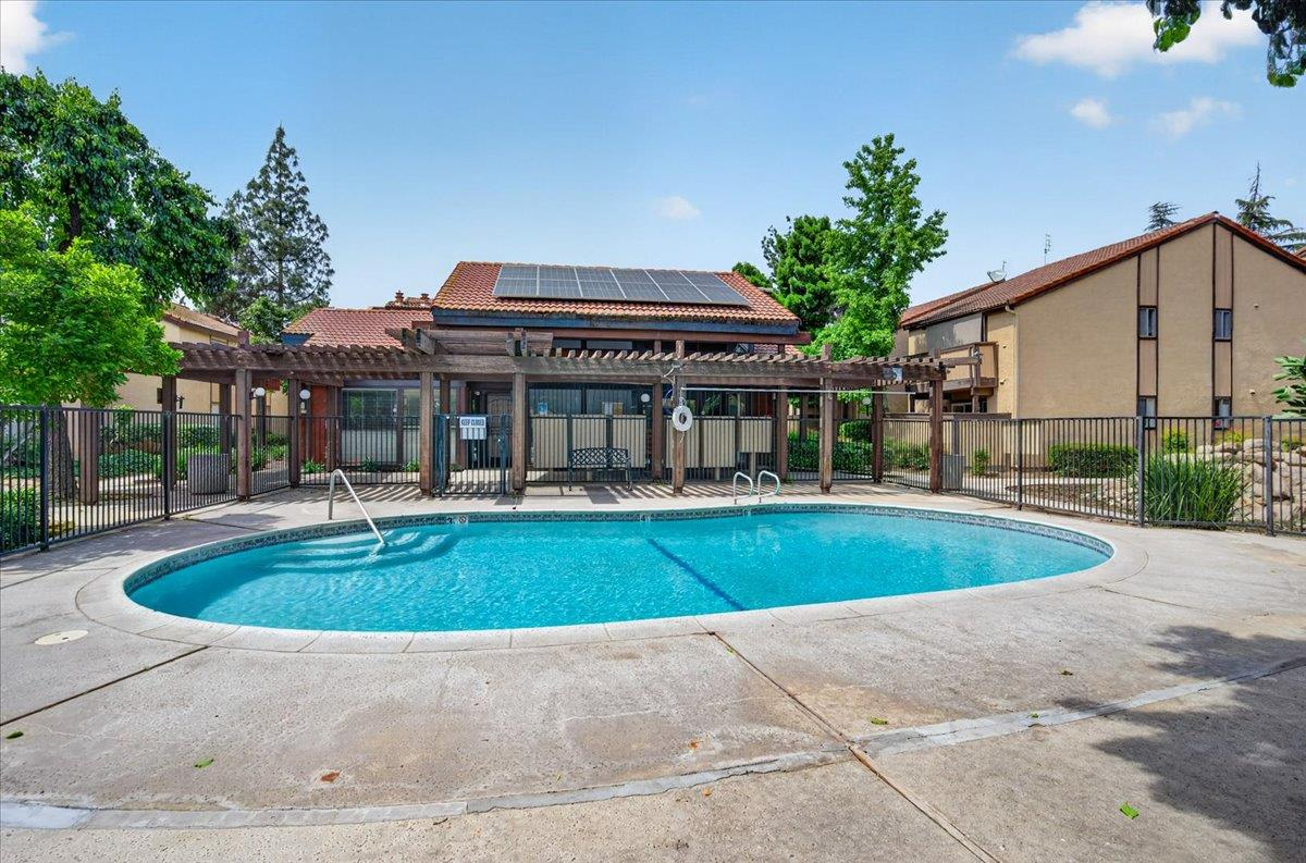 1550 W Ashlan #104, Fresno, CA 93705