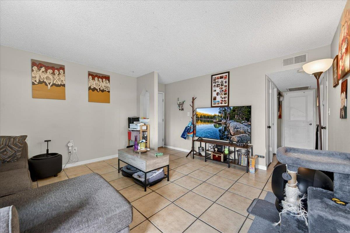 1550 W Ashlan #104, Fresno, CA 93705