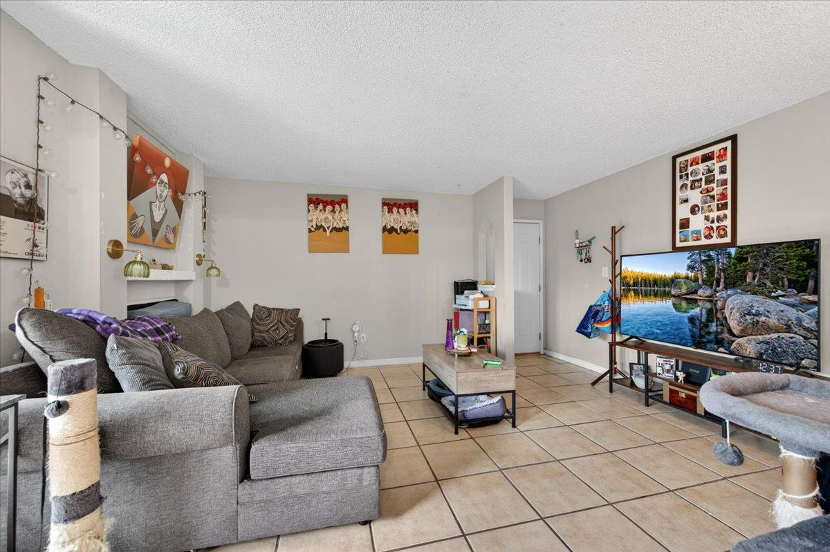 1550 W Ashlan #104, Fresno, CA 93705