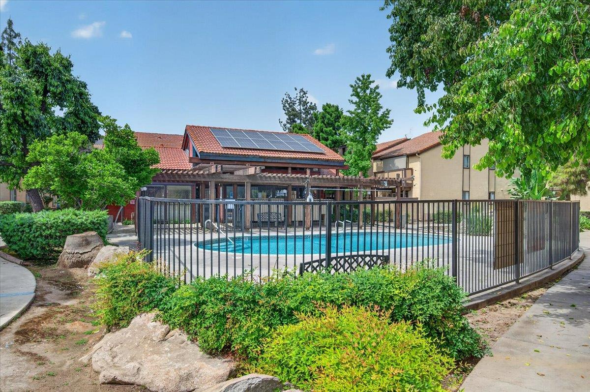 1550 W Ashlan #104, Fresno, CA 93705