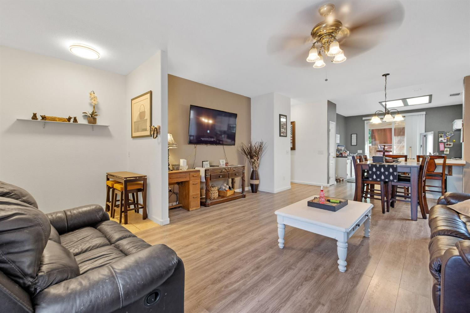 1963 W Merritt St, Hanford, CA 93230