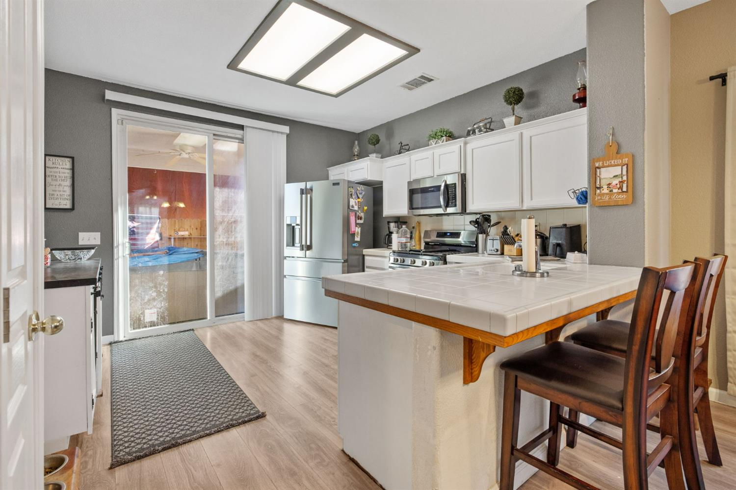 1963 W Merritt St, Hanford, CA 93230