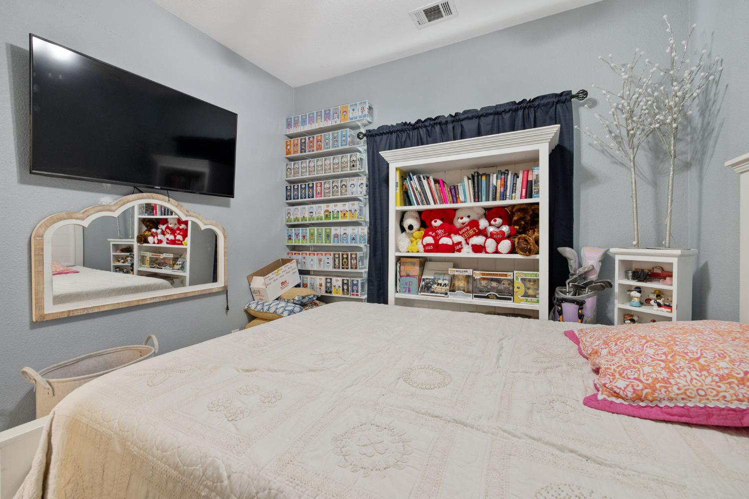 1963 W Merritt St, Hanford, CA 93230