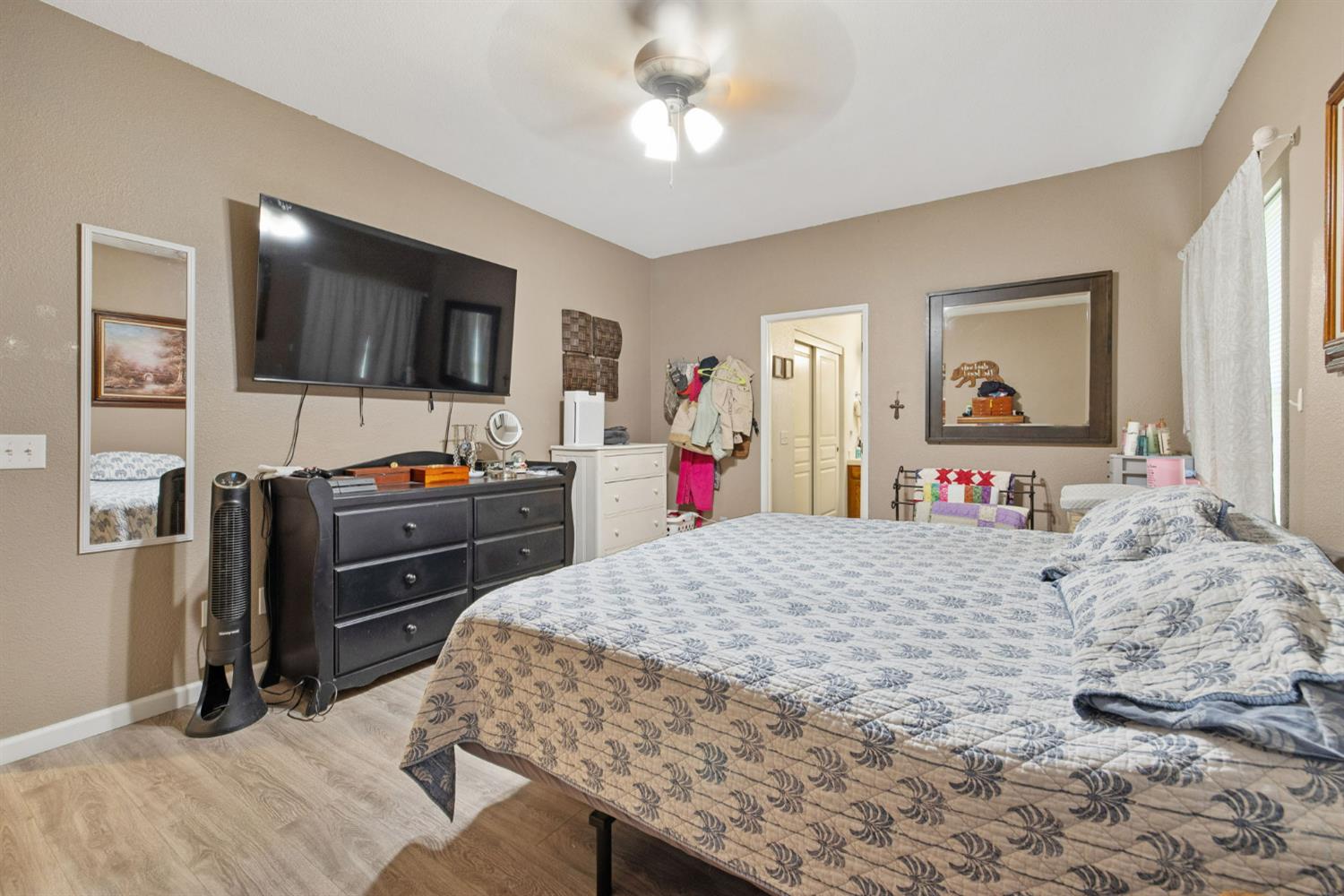 1963 W Merritt St, Hanford, CA 93230