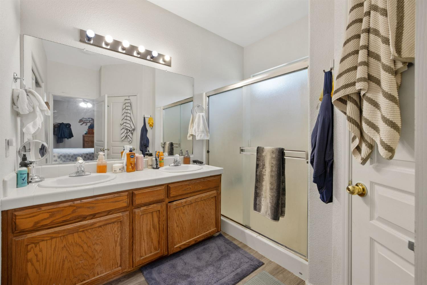 1963 W Merritt St, Hanford, CA 93230