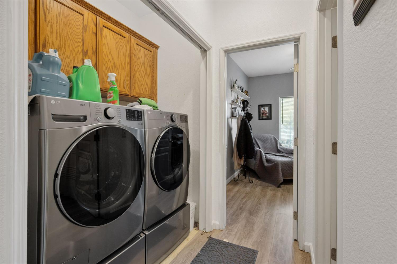 1963 W Merritt St, Hanford, CA 93230