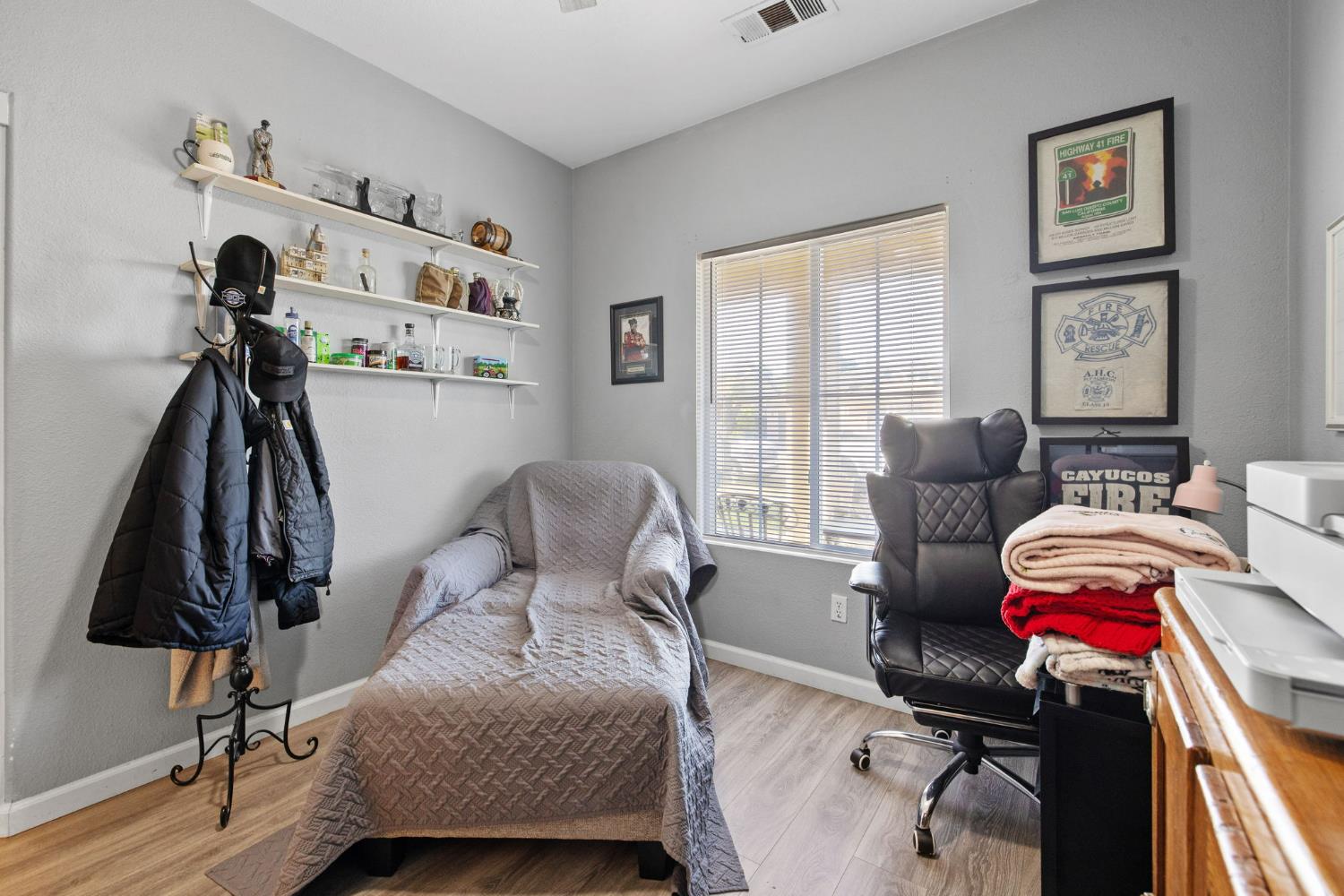 1963 W Merritt St, Hanford, CA 93230