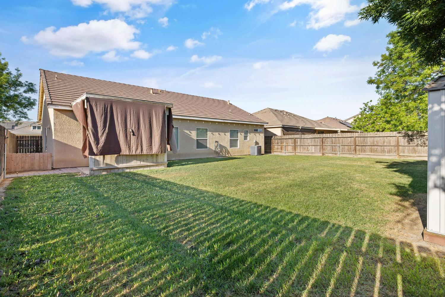 1963 W Merritt St, Hanford, CA 93230