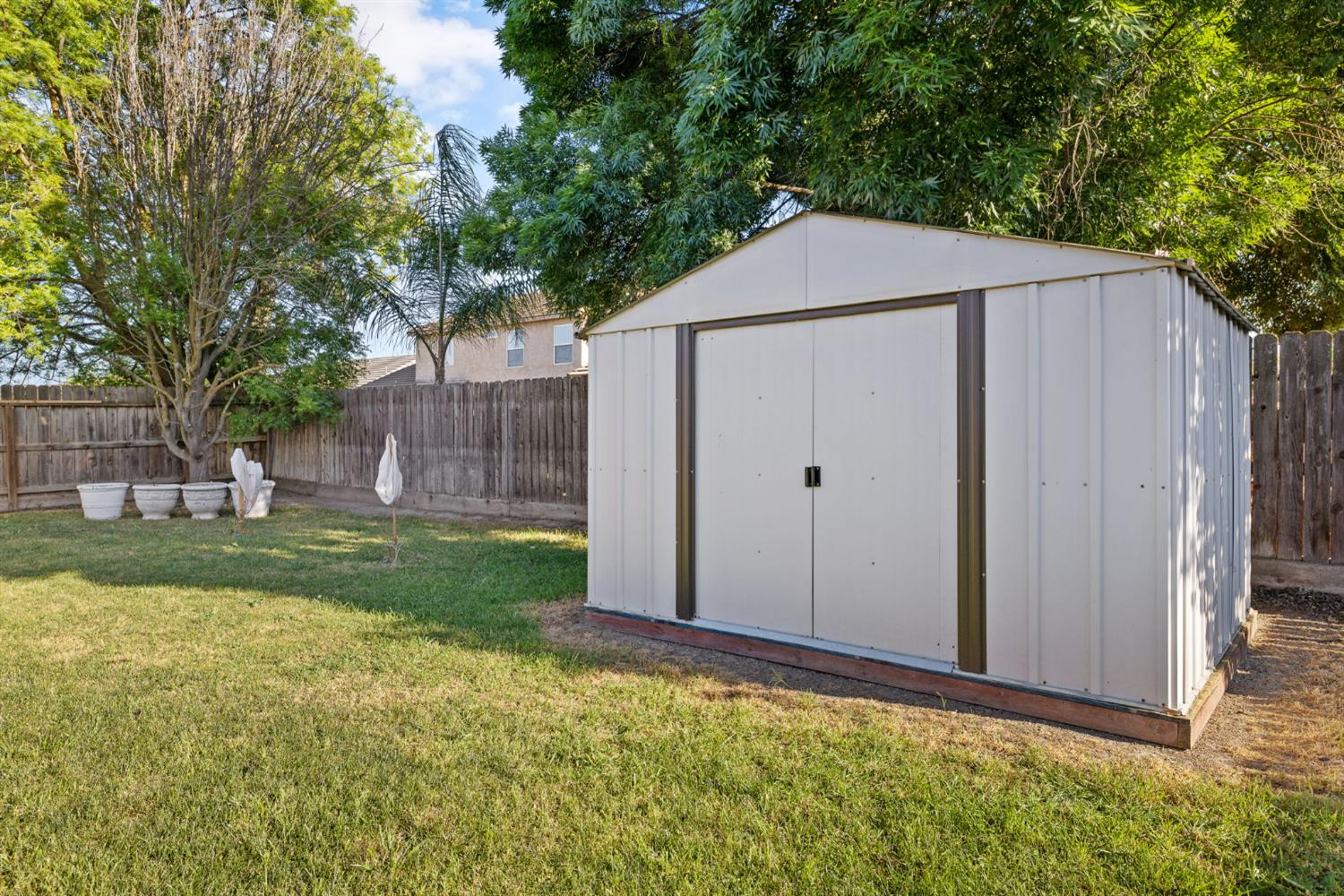 1963 W Merritt St, Hanford, CA 93230