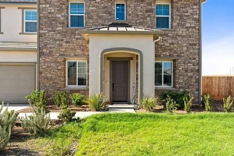 2027 N Bliss Ave, Fresno, CA 93727