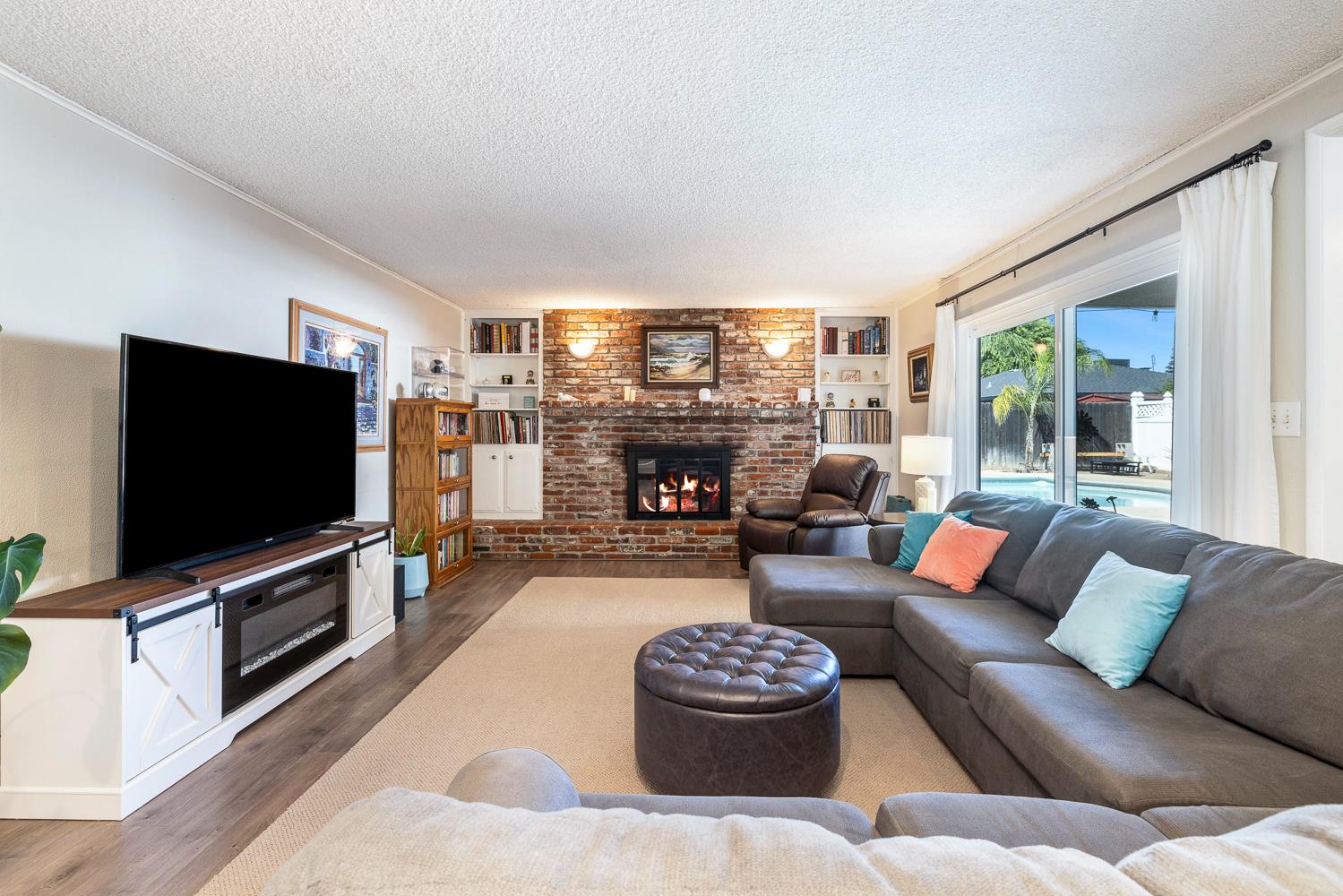 872 E Spruce Ave, Fresno, CA 93720