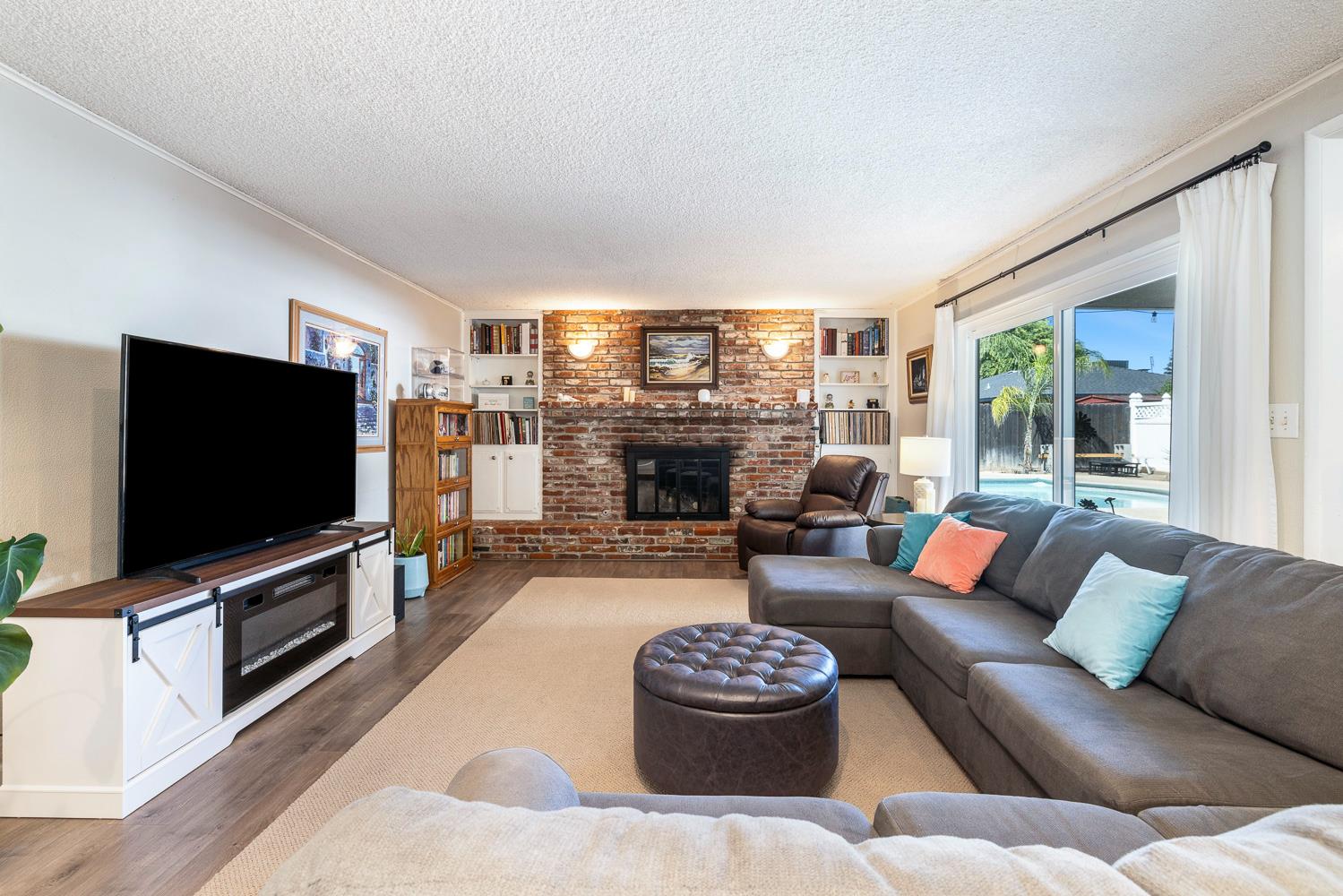 872 E Spruce Ave, Fresno, CA 93720